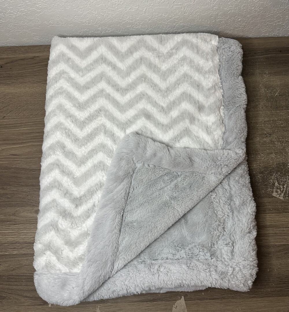 KOALA BABY Blanket Gray Chevron Lovey Plush Faux Fur Minky Toys R Us grey